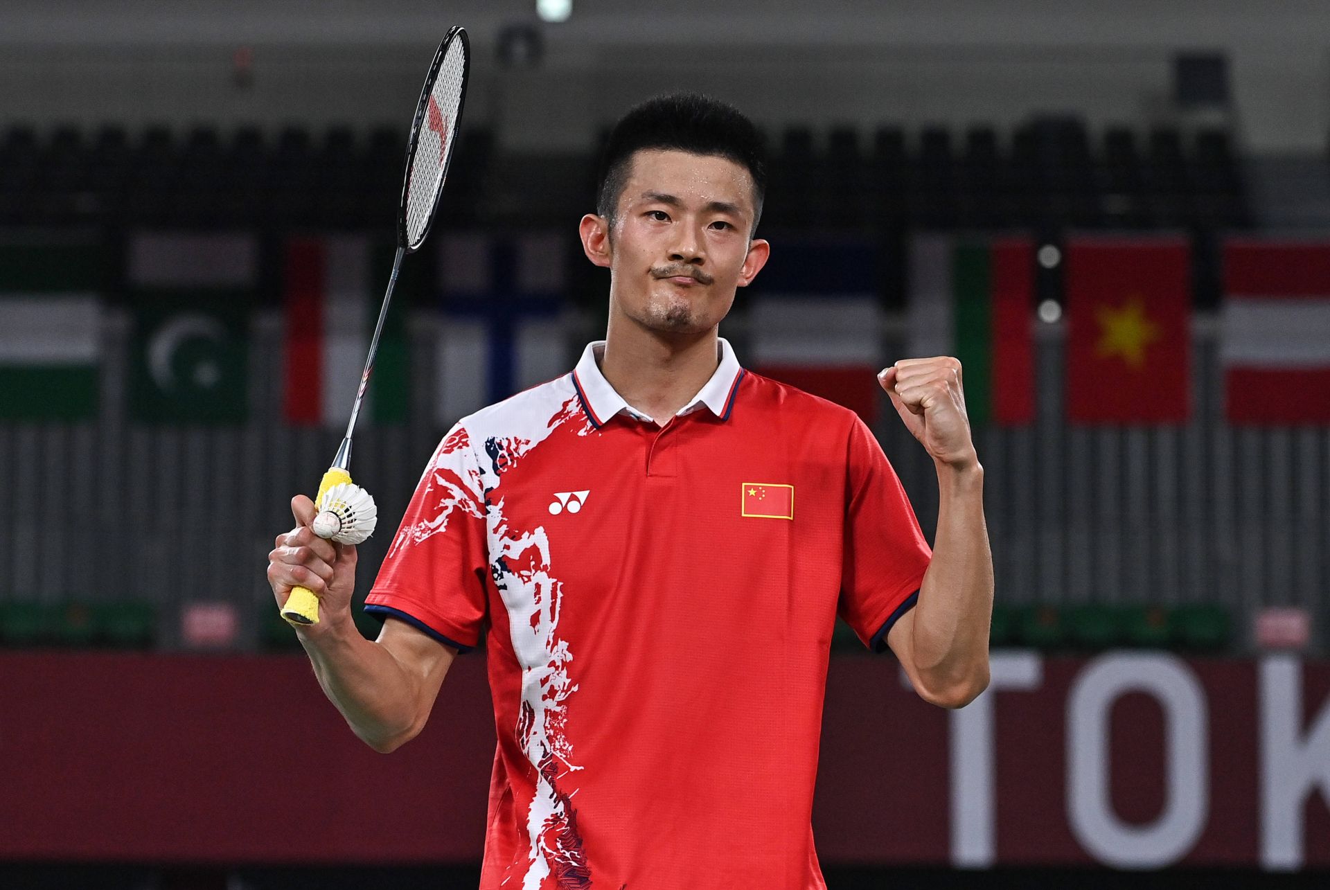 中国羽毛球队爆冷英格兰羽毛球队，谌龙绝境逆转的简单介绍