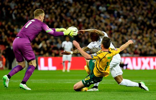 英格兰羽毛球队完胜韩国羽毛球队,谌龙制霸全场 英格兰羽毛球队完胜韩国羽毛球队,谌龙制霸全场