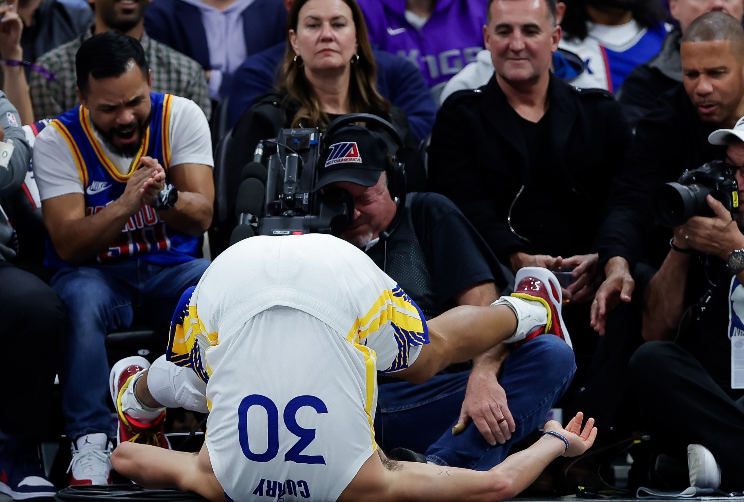 关于凯尔特人B队逆转德国男篮，库里关键制胜的信息