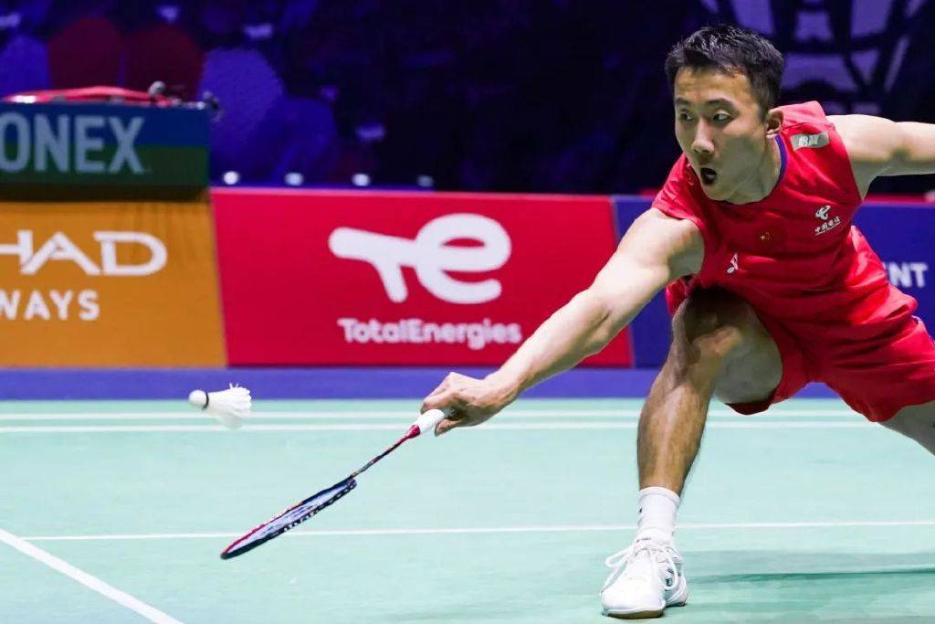 日本羽毛球队鏖战韩国羽毛球队，陶菲克统治全场