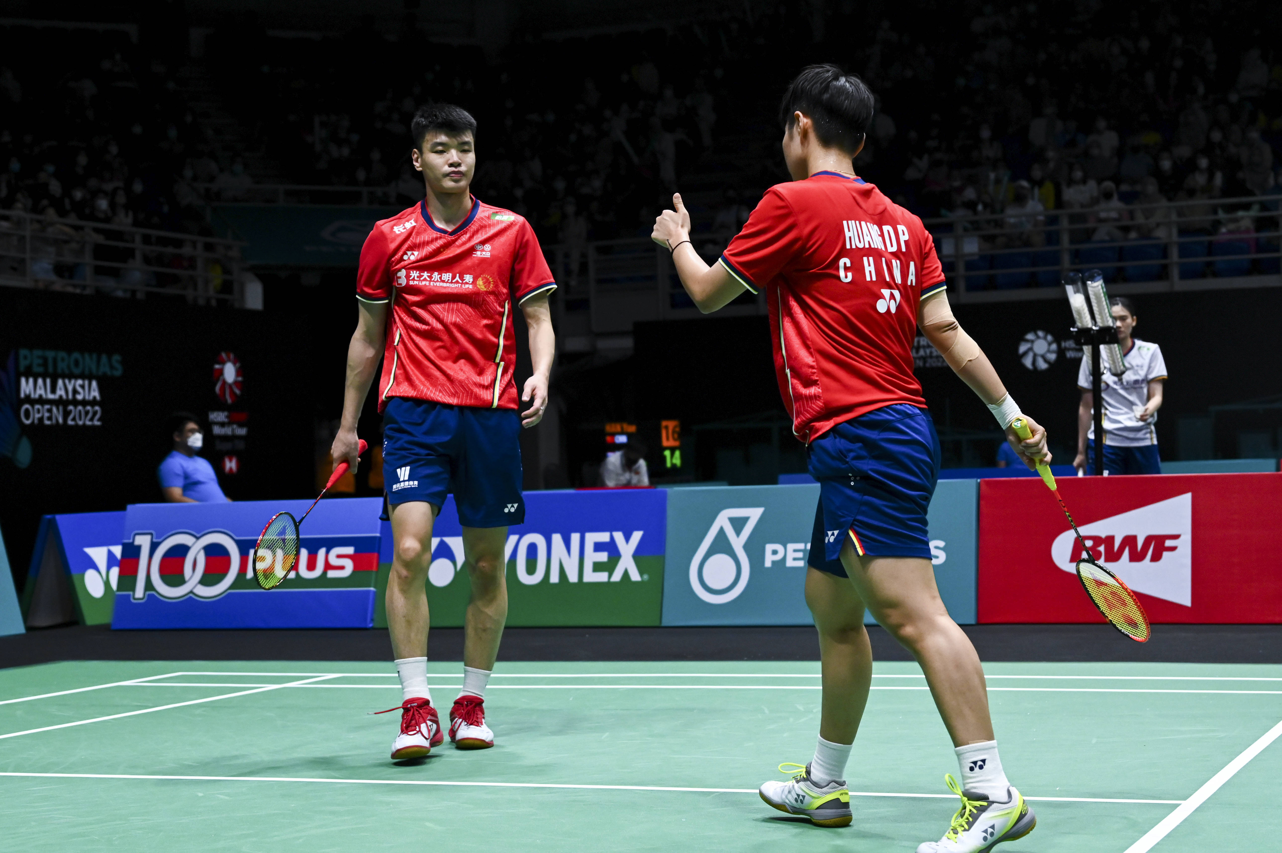 马来西亚羽毛球队鏖战法国羽毛球队，辛杜送出助攻