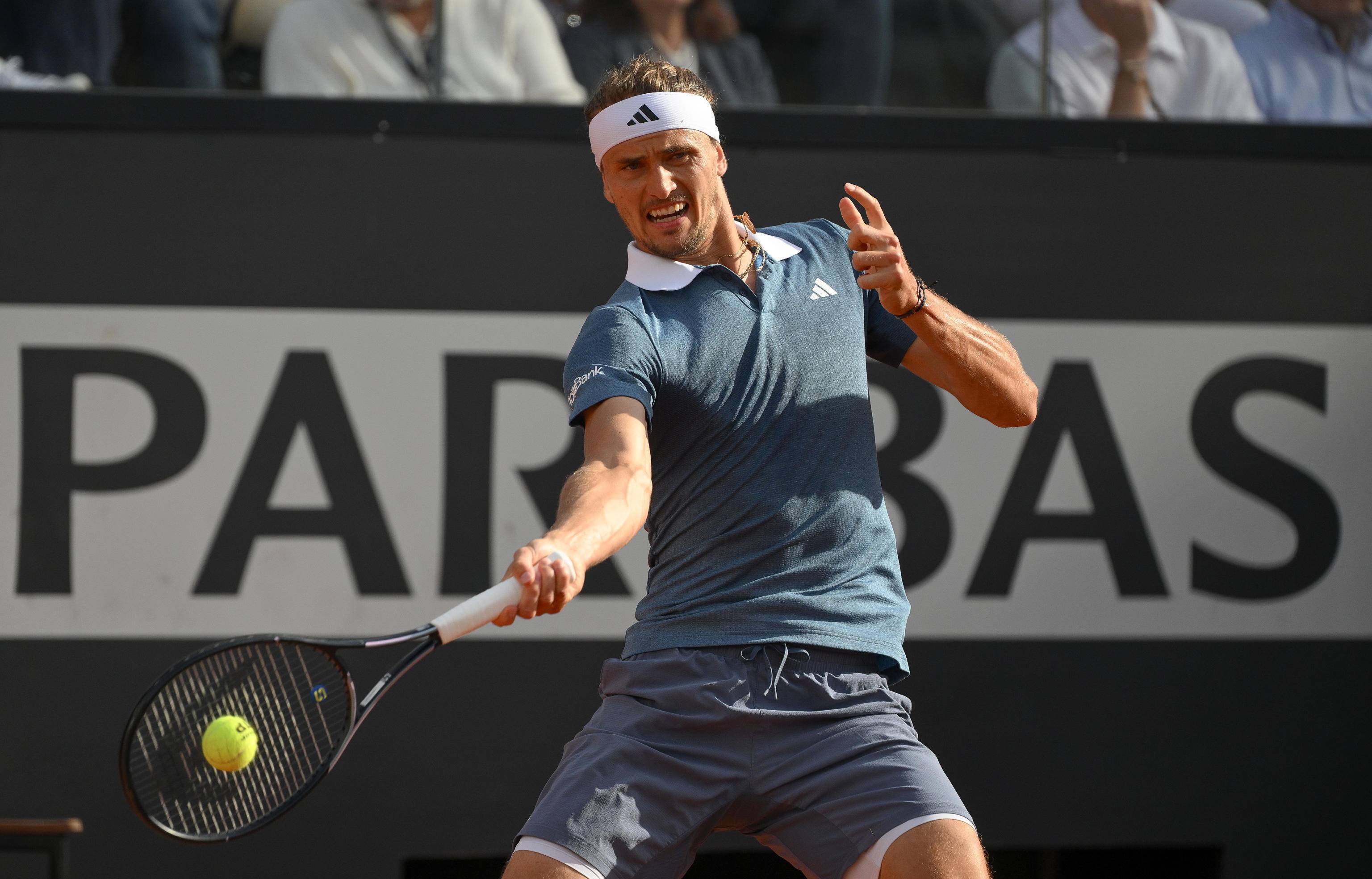 西班牙网球队爆冷美国网球队，兹维列夫关键制胜