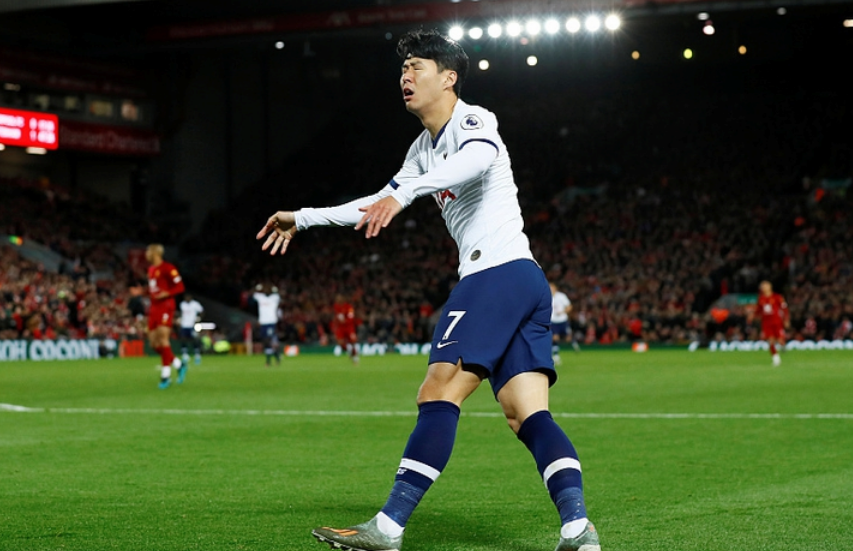 S赛惊险逆转取胜，粉丝狂欢不已