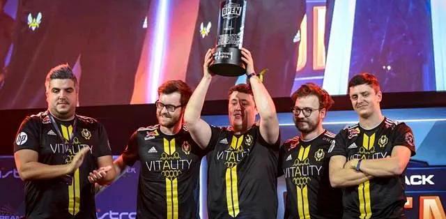 游泳选手发挥出色,荣膺最佳MVP的简单介绍 游泳选手发挥出色,荣膺最佳MVP的简单介绍