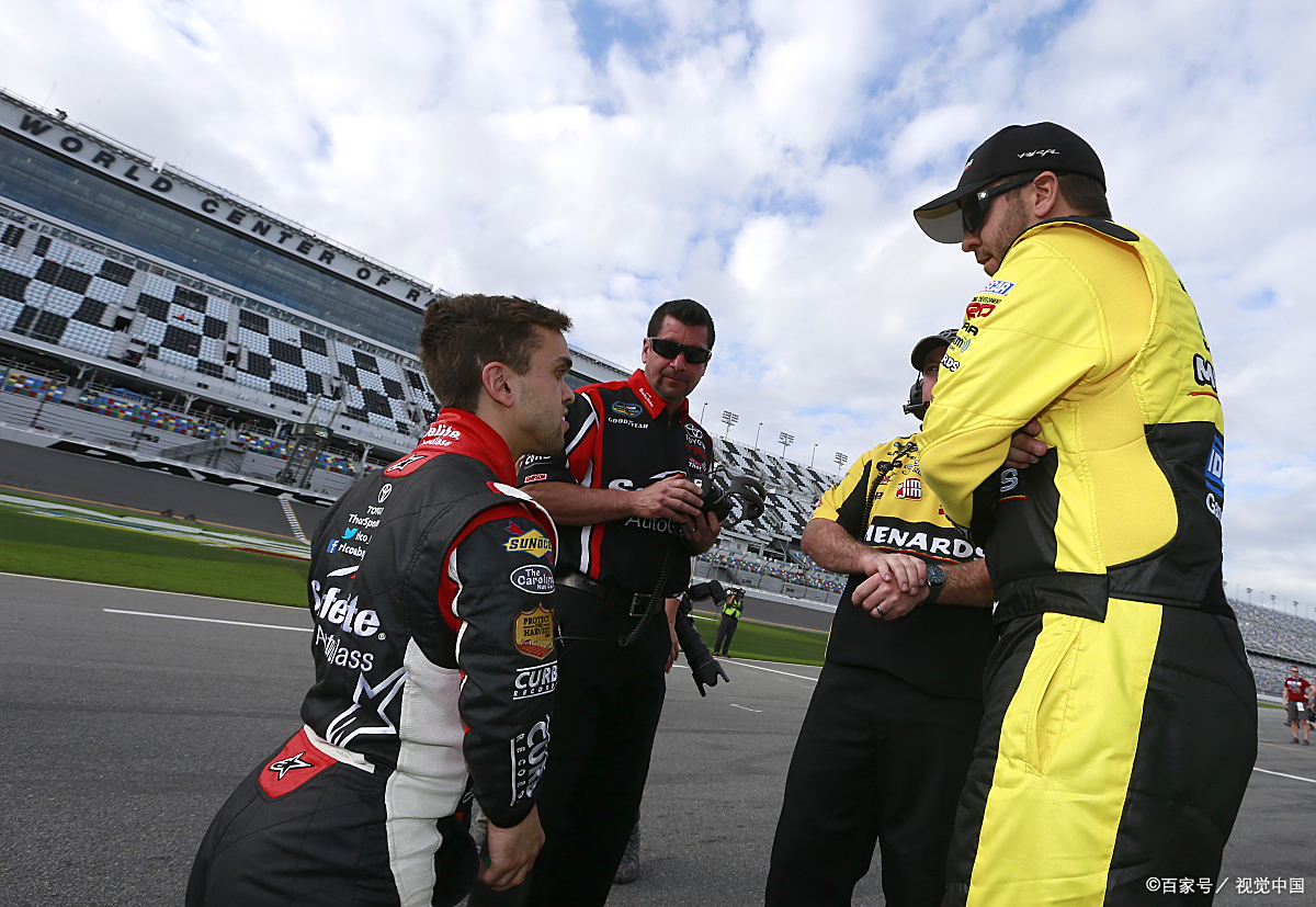 迈凯伦碾压红牛车队,佩雷兹统治全场 迈凯伦碾压红牛车队,佩雷兹统治全场