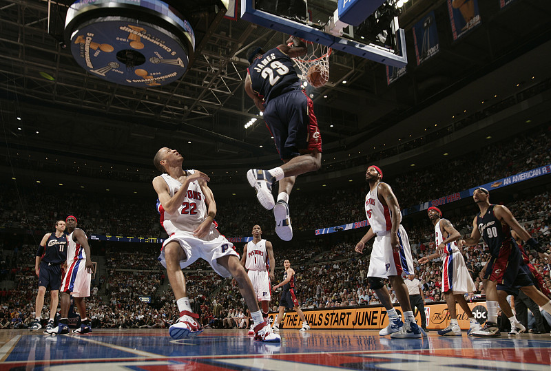 山东队横扫魔术，詹姆斯统治全场