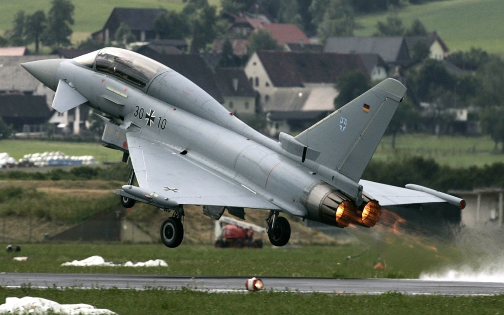 勒克莱尔孤勇扛旗,法拉利绝杀红牛车队的终极逆转